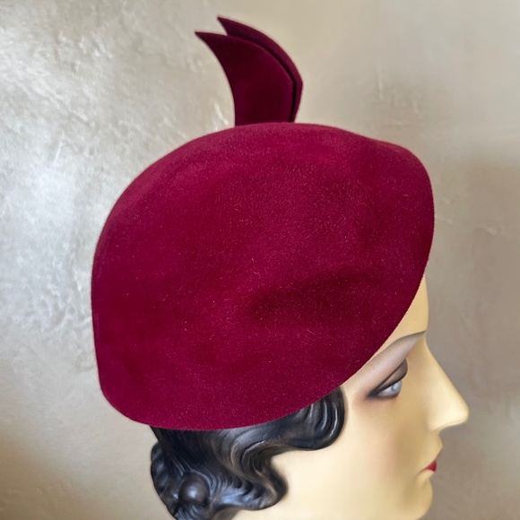 GRAND 1950s\' BURGUNDY FELT HAT WITH LARGE FELT BOW & RHINESTONE TRIM main image 8